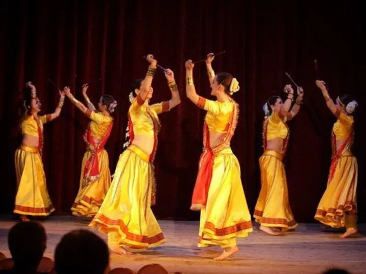 Известный индийский врач и специалист по арт-терапии Сатьянараяна утверждает, что танец