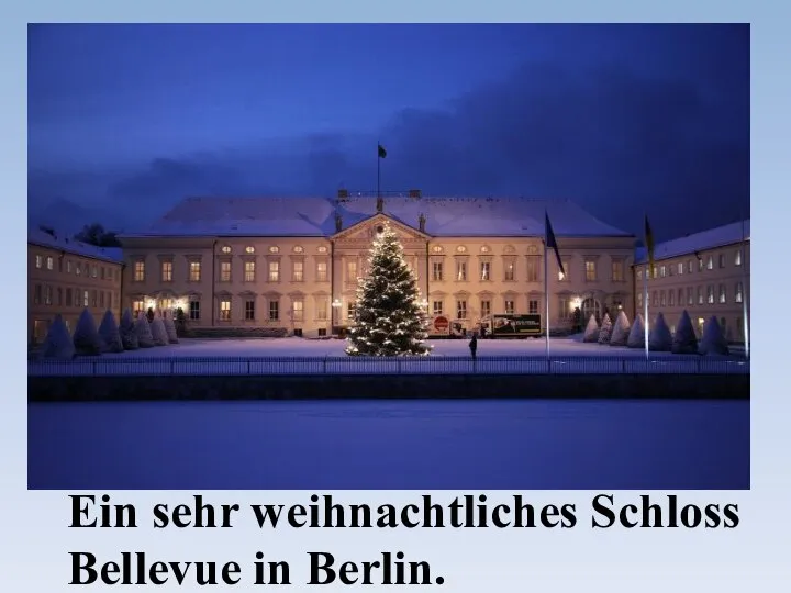 Ein sehr weihnachtliches Schloss Bellevue in Berlin.