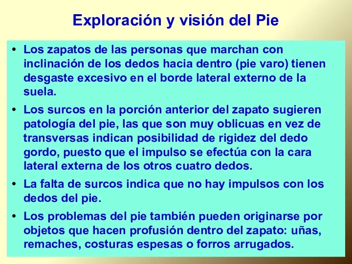 Exploración y visión del Pie Los zapatos de las personas que