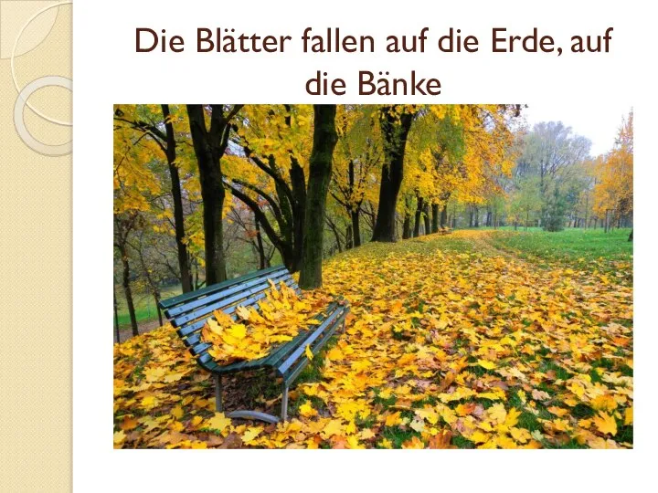 Die Blätter fallen auf die Erde, auf die Bänke