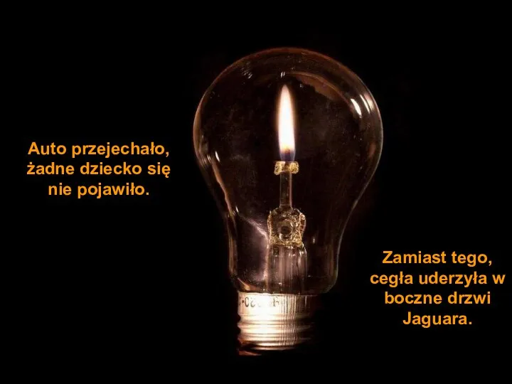 Auto przejechało,żadne dziecko się nie pojawiło. Zamiast tego, cegła uderzyła w boczne drzwi Jaguara.