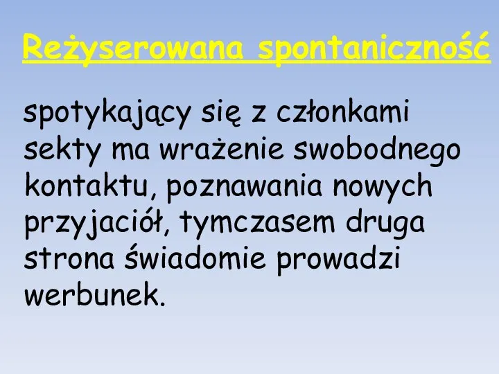 Reżyserowana spontaniczność spotykający się z członkami sekty ma wrażenie swobodnego kontaktu,