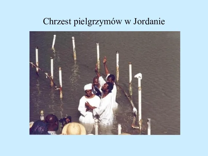 Chrzest pielgrzymów w Jordanie