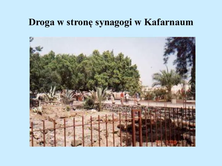 Droga w stronę synagogi w Kafarnaum