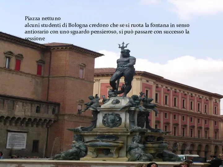 Piazza nettuno alcuni studenti di Bologna credono che se si ruota