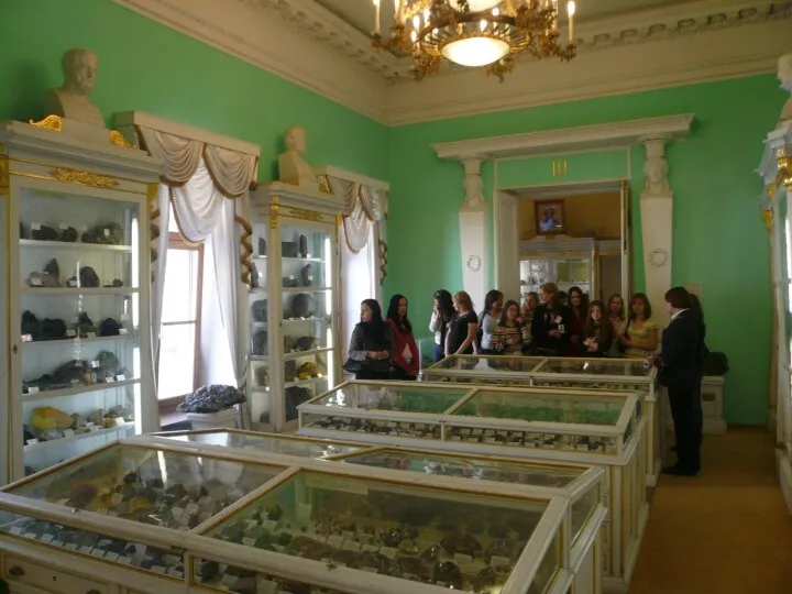 ОТДЕЛ МИНЕРАЛОГИИ Сегодня минералогическая коллекция насчитывает около 46 тысяч образцов, составляющих