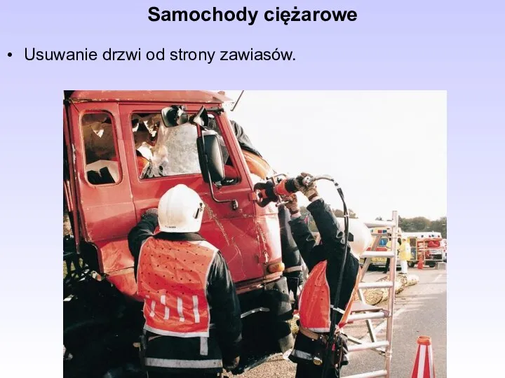 Usuwanie drzwi od strony zawiasów. Samochody ciężarowe