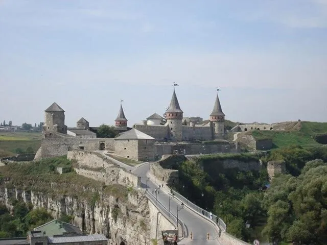 1.Заповедник «Каменец». город вХмельницкой области Украины, административный центр Каменец-Подольского района, один