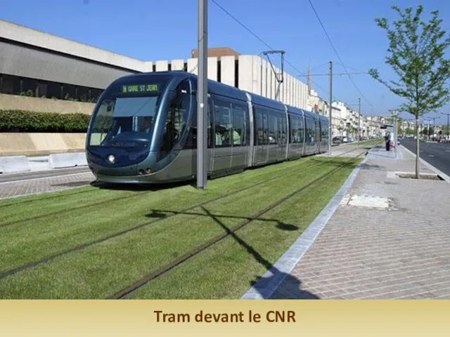 Tram devant le CNR