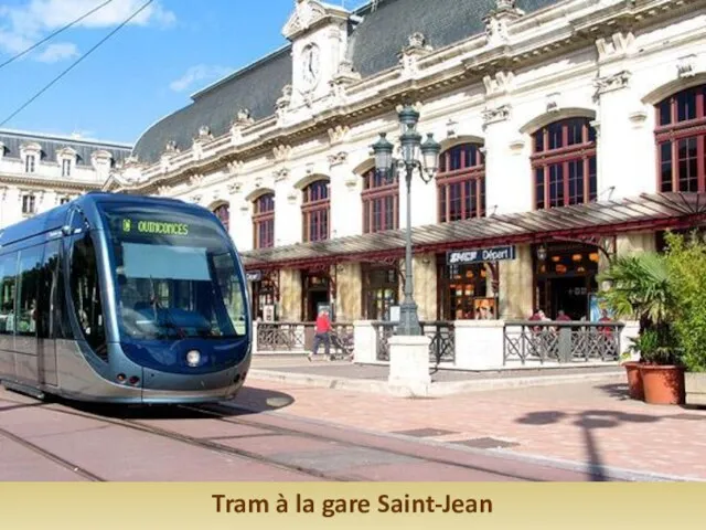 Tram à la gare Saint-Jean