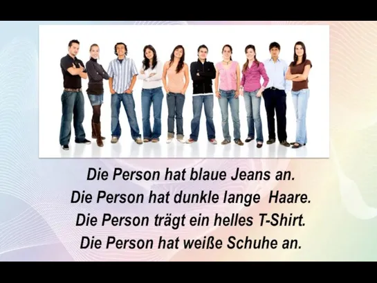 Die Person hat blaue Jeans an. Die Person hat dunkle lange