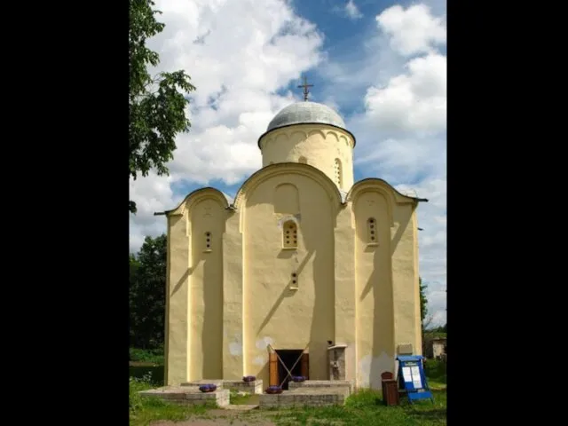 Старая Ладога. Успенская церковь. Западный фасад.