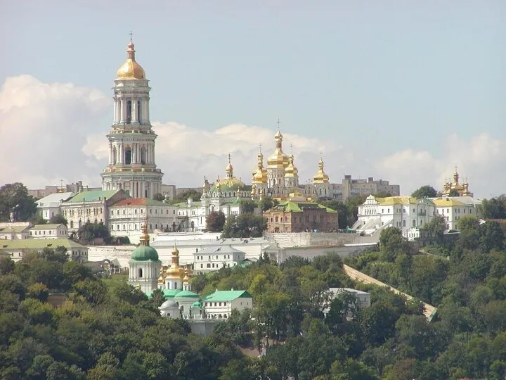 Киево-Печерская лавра -православный мужской монастырь, древнейший и один из самых значительных